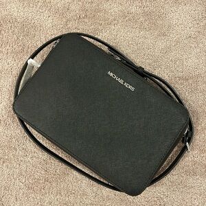 Michael Kors Jet Set Crossbody